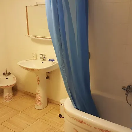 Spacious With Pool In Pretty Village *