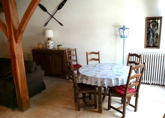 Spacious With Pool In Pretty Village Casa de Férias Celles (Dordogne)